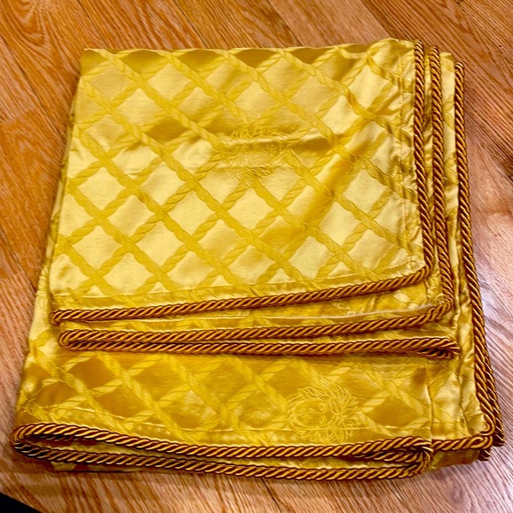 Silk Versace table cloth - Picture 1 of 5